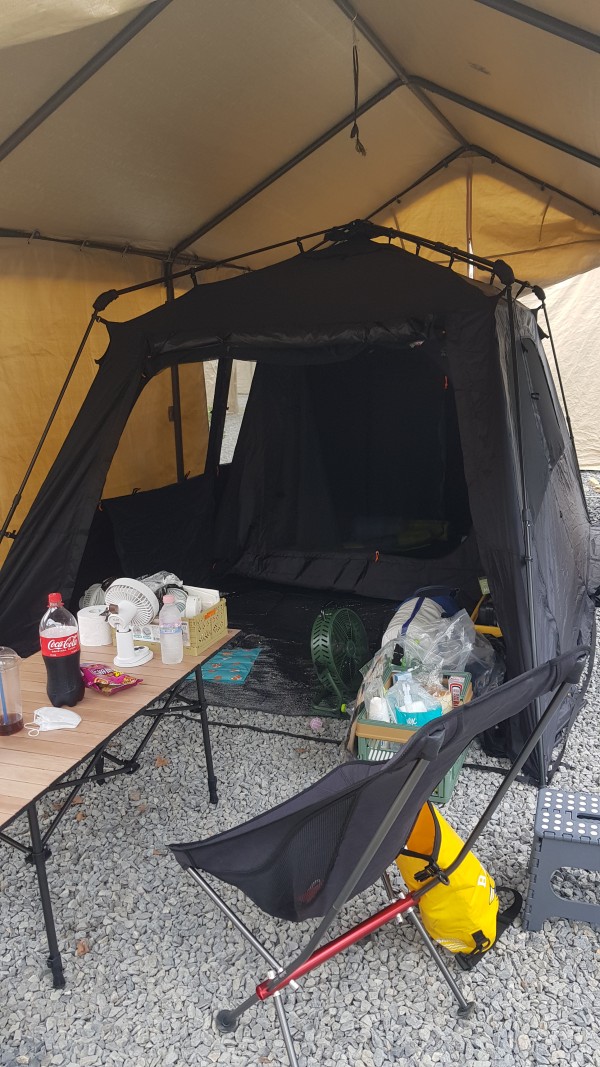 캐노피덕에 따로 더 설치 안한 첫 텐트 피칭사진